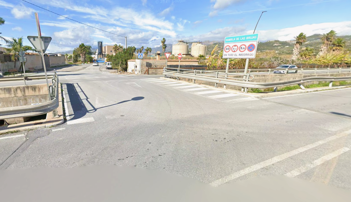 grave-accidente-en-motril-un-joven-sufre-un-traumatismo-craneoencefalico-tras-una-caida-con-patinete-en-la-rambla-de-las-brujas