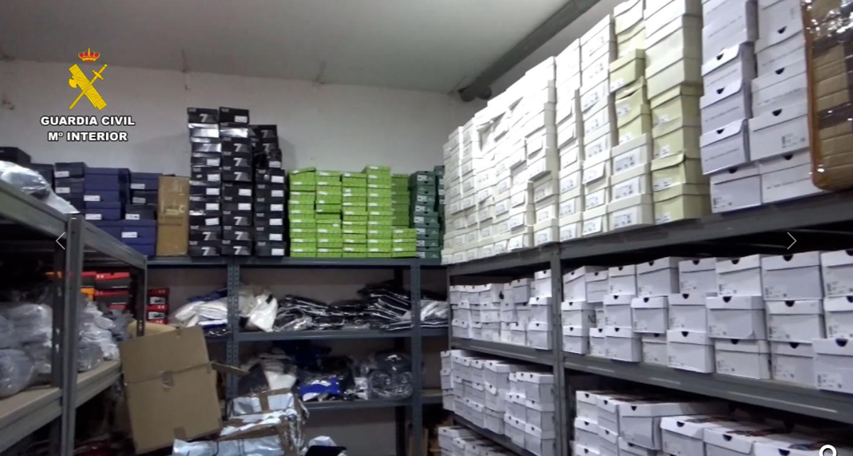 intervenidos-en-granada-mas-de-8-200-productos-falsificados-valorados-en-13-millones-de-euros-y-desarticulada-una-red-de-venta-online-con-tres-detenidos