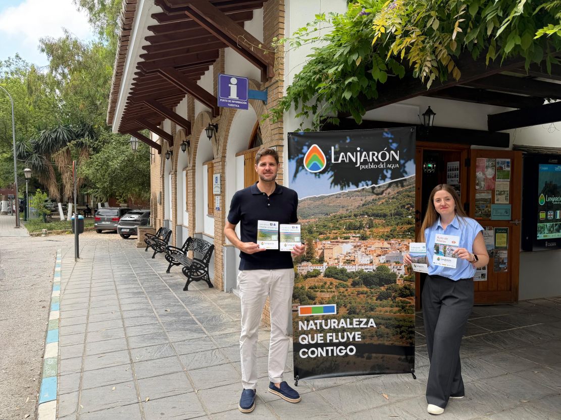lanjaron-incorpora-tablets-ordenador-y-folletos-en-braille-en-la-renovacion-de-su-oficina-de-turismo