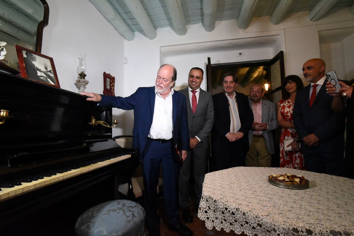 la-diputacion-de-granada-reconoce-a-la-comision-de-los-33-en-el-50-aniversario-del-primer-homenaje-publico-a-lorca