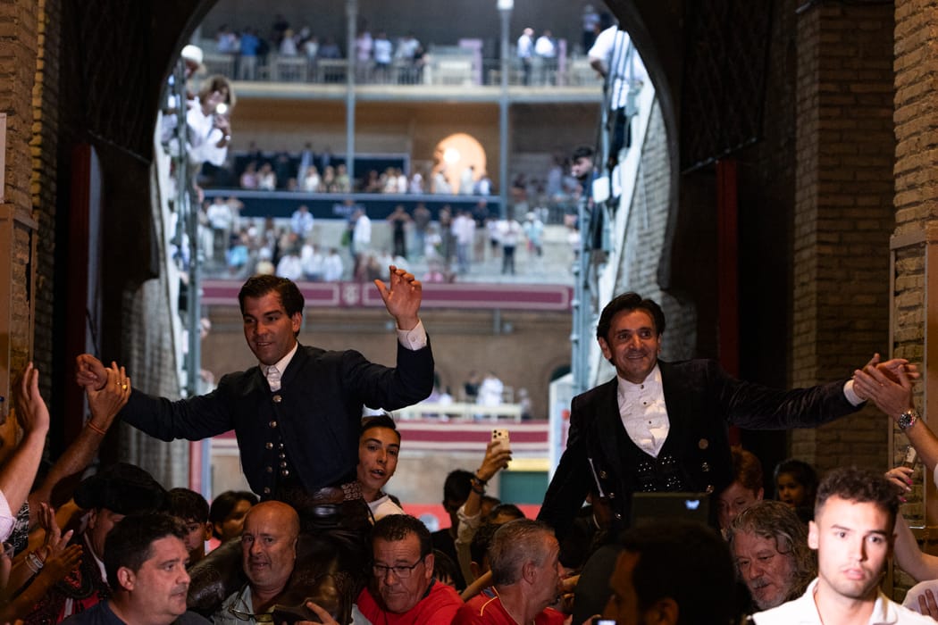 granada-diego-ventura-y-sebastian-fernandez-abren-la-puerta-grande-en-el-cierre-de-la-feria-del-corpus