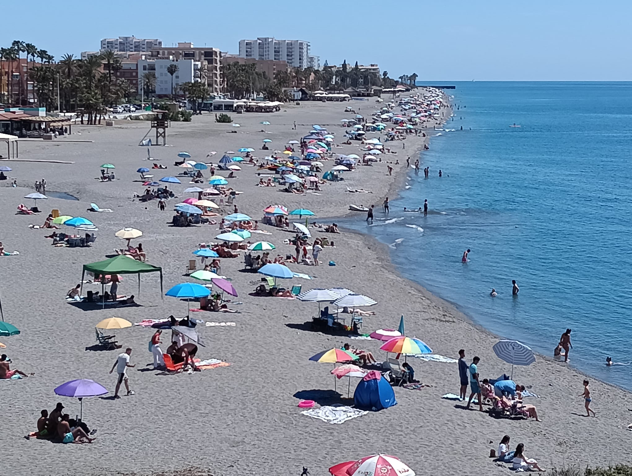 granada-y-su-costa-arrancan-la-temporada-de-bano-sin-incidencias-todas-sus-playas-y-embalses-son-aptos-para-el-bano
