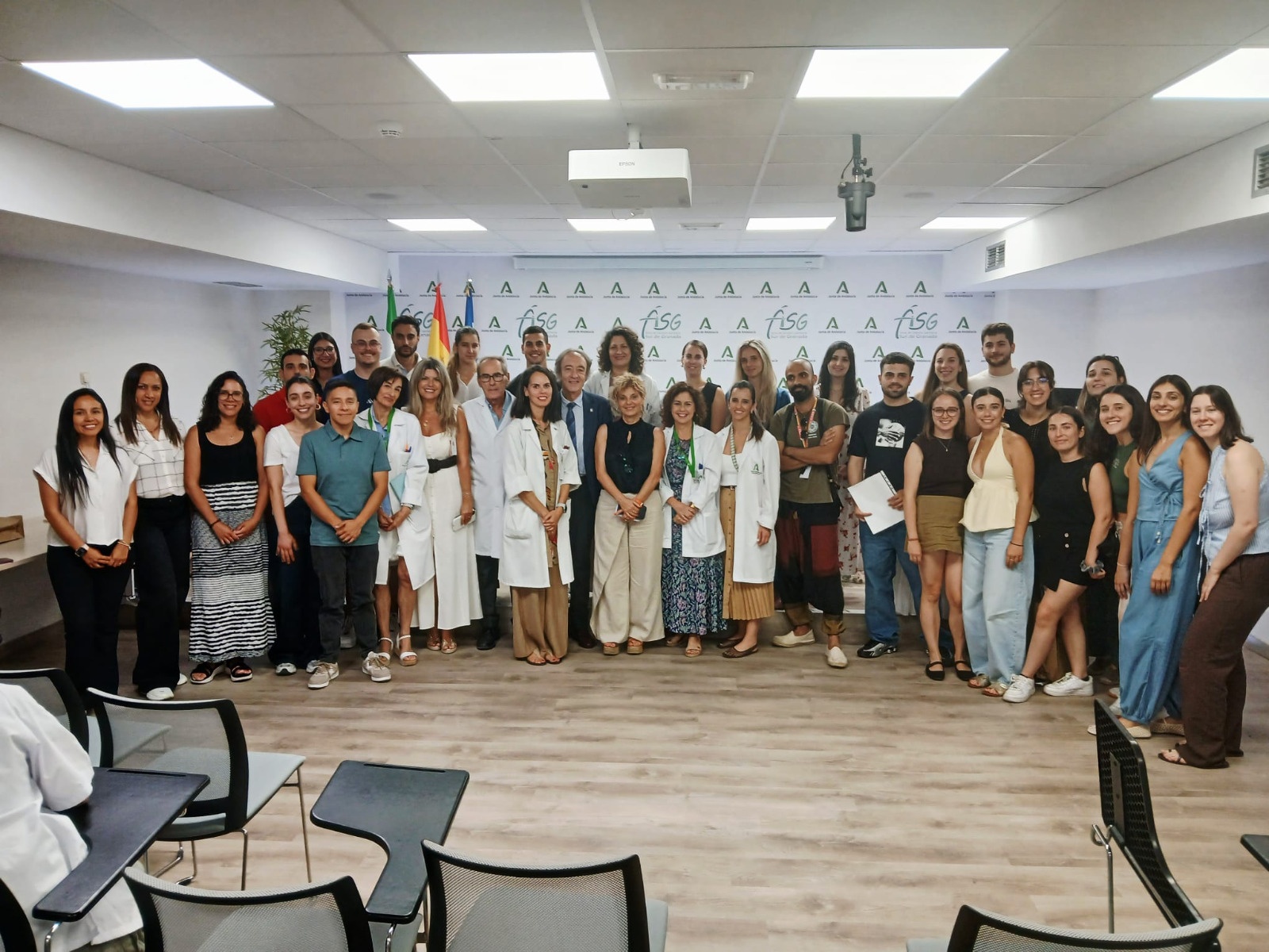 el-hospital-santa-ana-de-motril-recibe-a-31-residentes-en-medicina-familiar-salud-mental-ginelogia-anestesia-y-cirugia-entre-otros
