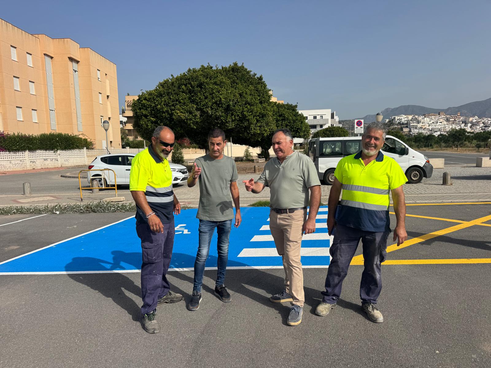 la-playa-de-salobrena-cuenta-desde-hoy-con-300-nuevas-plazas-para-coches-9-para-personas-con-movilidad-reducida-y-13-para-motos