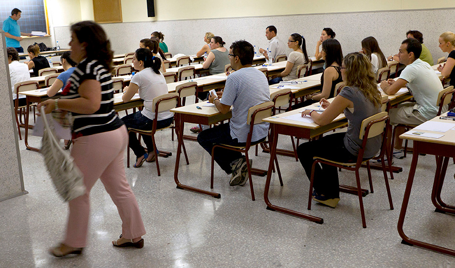 mas-de-560-personas-se-examinan-en-granada-para-conseguir-el-titulo-de-educacion-secundaria