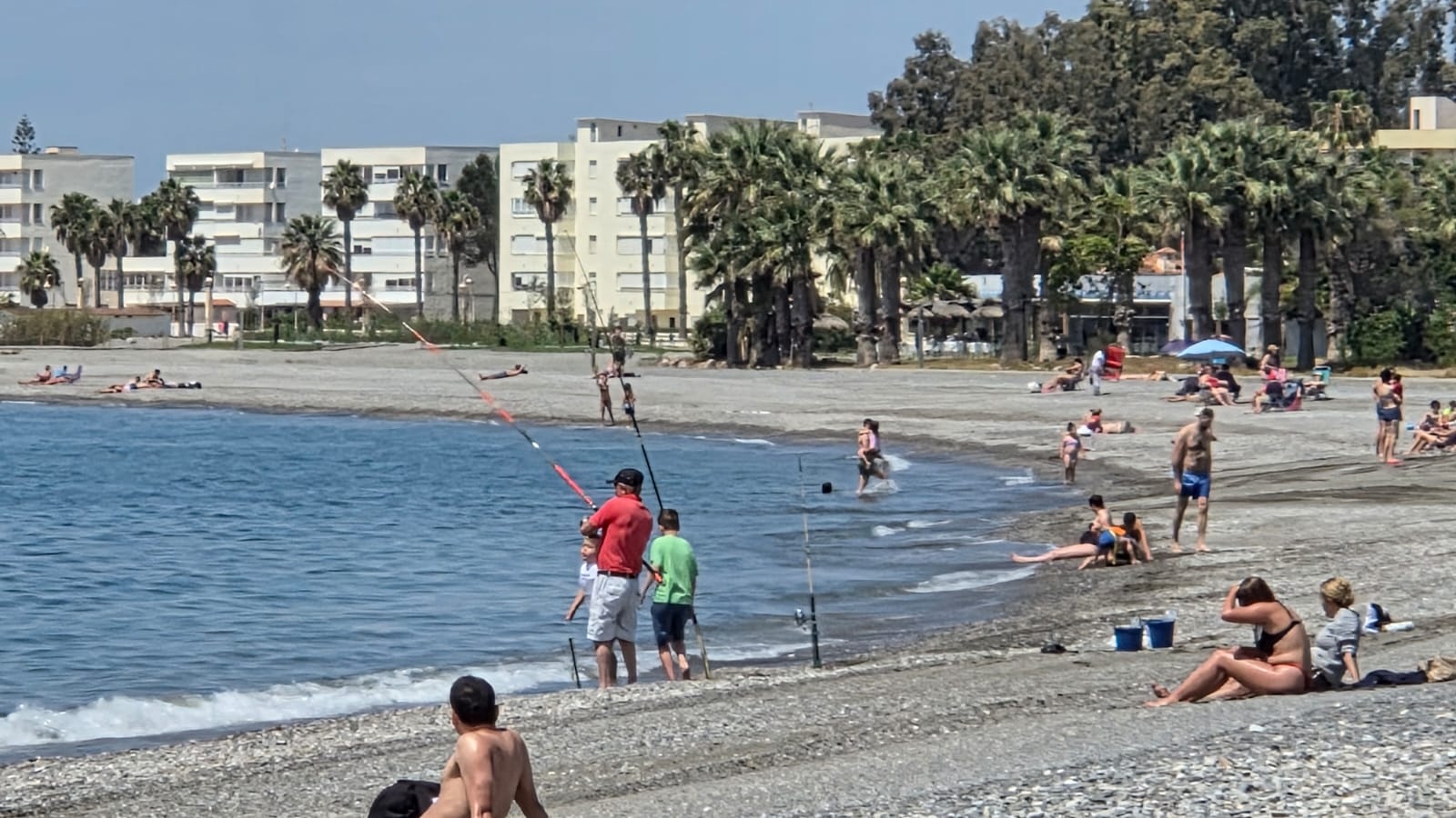 motril-el-psoe-reclama-prohibir-la-pesca-en-la-playa-can-tras-varios-perros-heridos-por-anzuelos