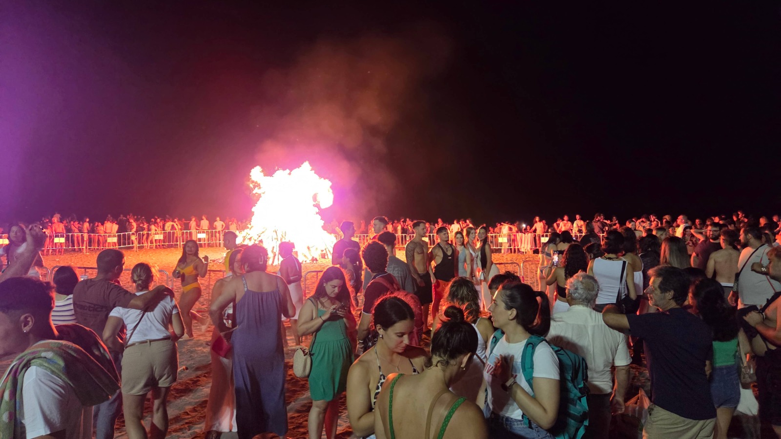 san-juan-desata-la-gran-fiesta-en-almunecar-y-la-herradura-fuego-rituales-y-miles-de-asistentes