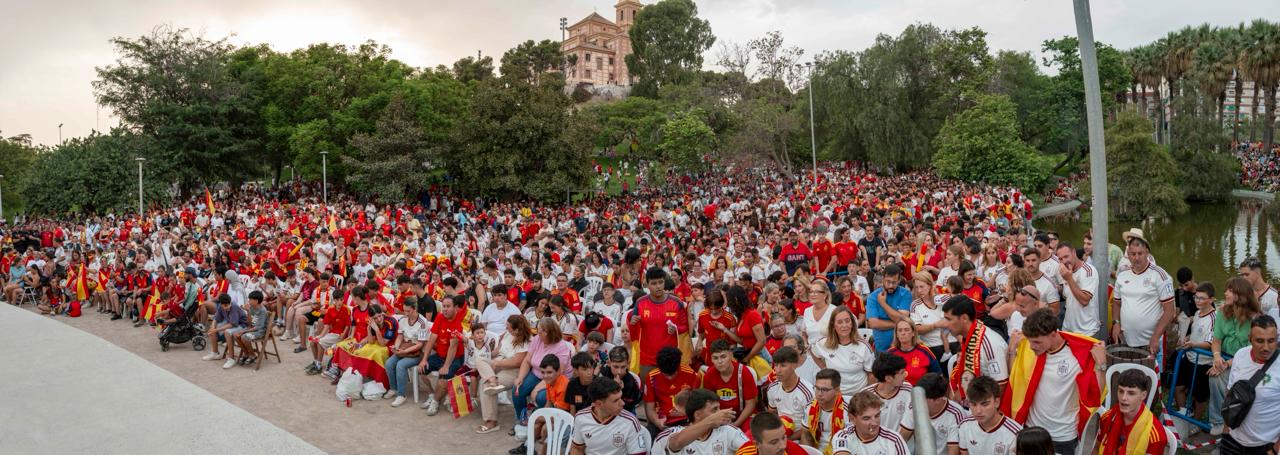 motril-estalla-de-jubilo-una-ciudad-entregada-celebra-el-segundo-mundial-de-espana