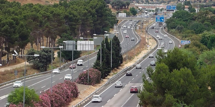 granada-afronta-un-verano-con-millones-de-desplazamientos-y-126-000-viajes-previstos-este-fin-de-semana