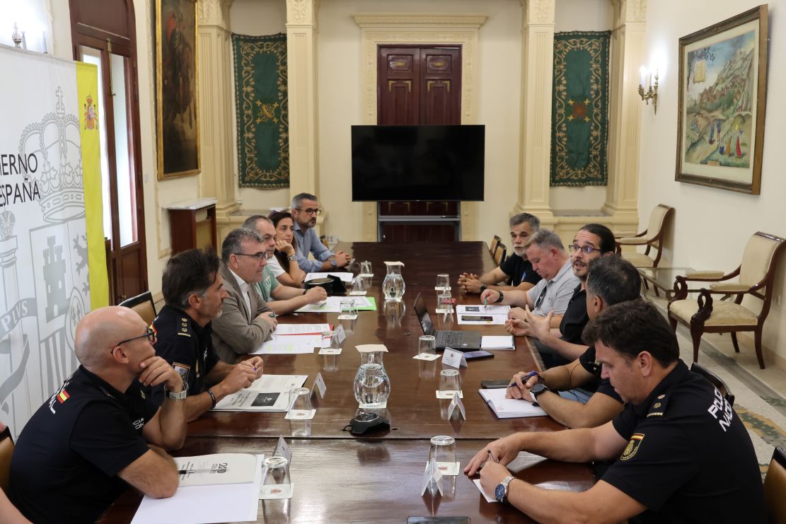 granada-prepara-un-dispositivo-especial-ante-el-aumento-de-visitantes-trafico-y-riesgo-de-incendios-por-el-eclipse-solar-total-del-12-de-agosto