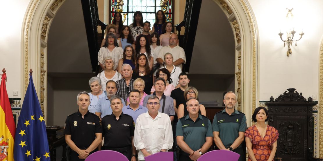 la-subdelegacion-del-gobierno-en-granada-condena-tres-nuevos-crimenes-machistas-con-un-minuto-de-silencio