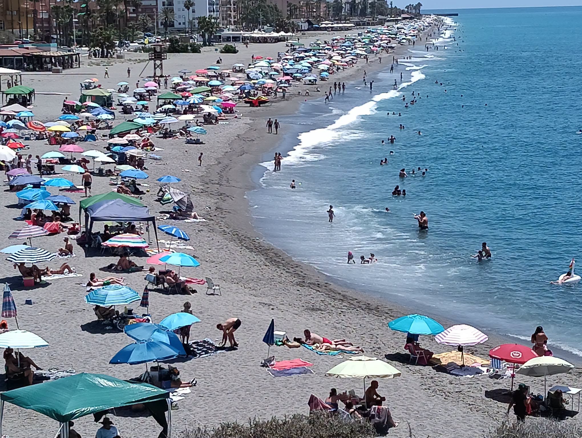 lobres-contara-este-verano-con-un-autobus-directo-a-la-playa-de-salobrena-los-fines-de-semana
