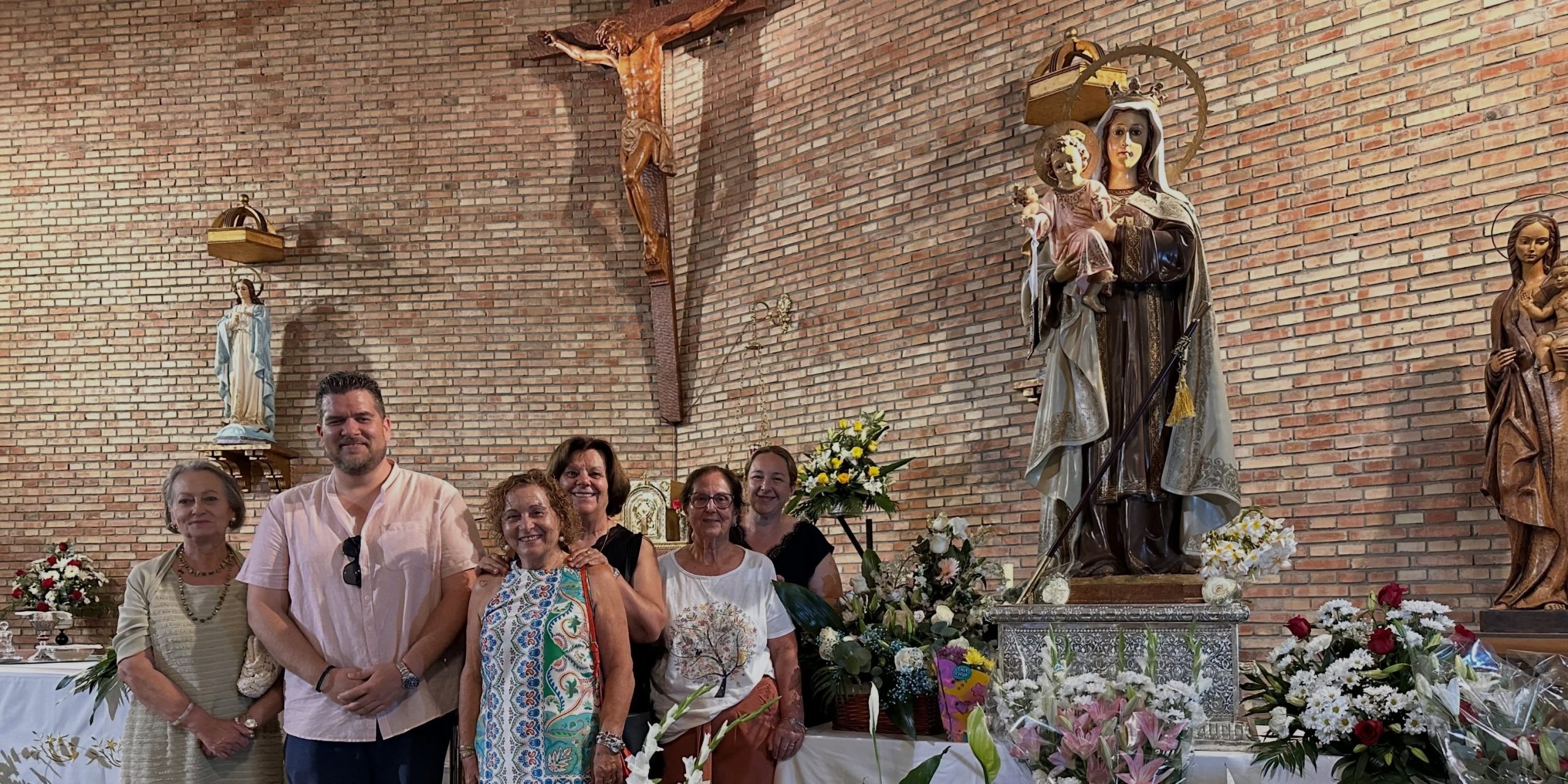 calahonda-celebra-una-emotiva-ofrenda-floral-en-honor-a-la-virgen-del-carmen
