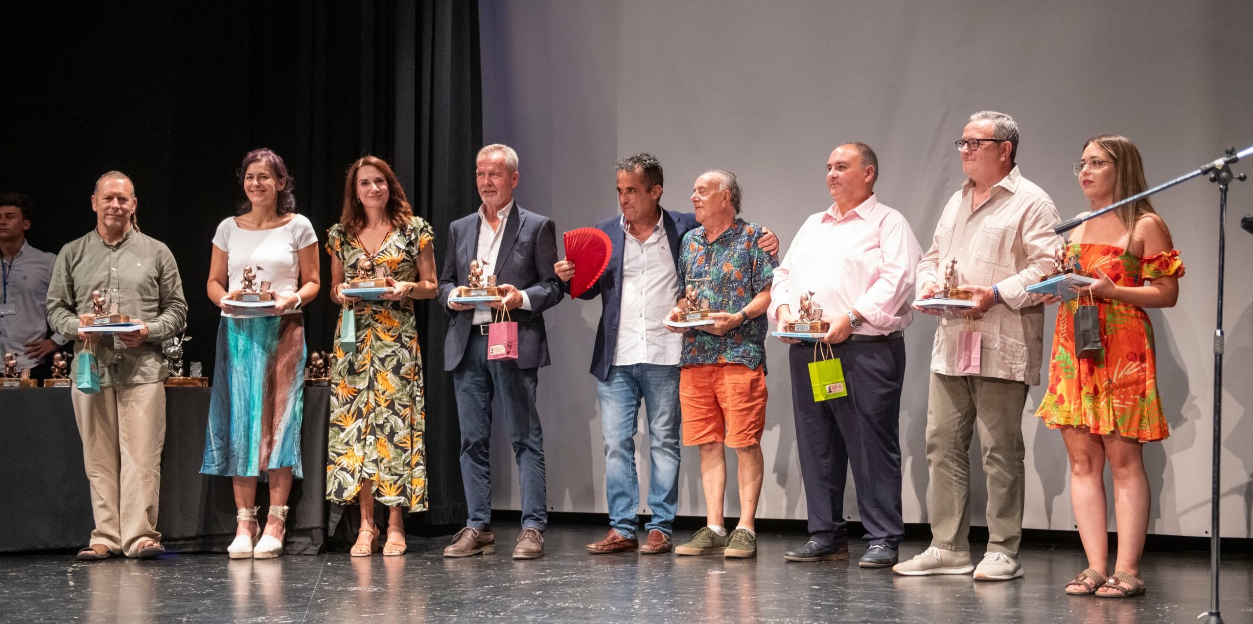 salobrena-el-murciano-jose-antonio-enrique-jimenez-gana-el-i-certamen-internacional-de-literatura-humoristica-la-flor-del-cactus