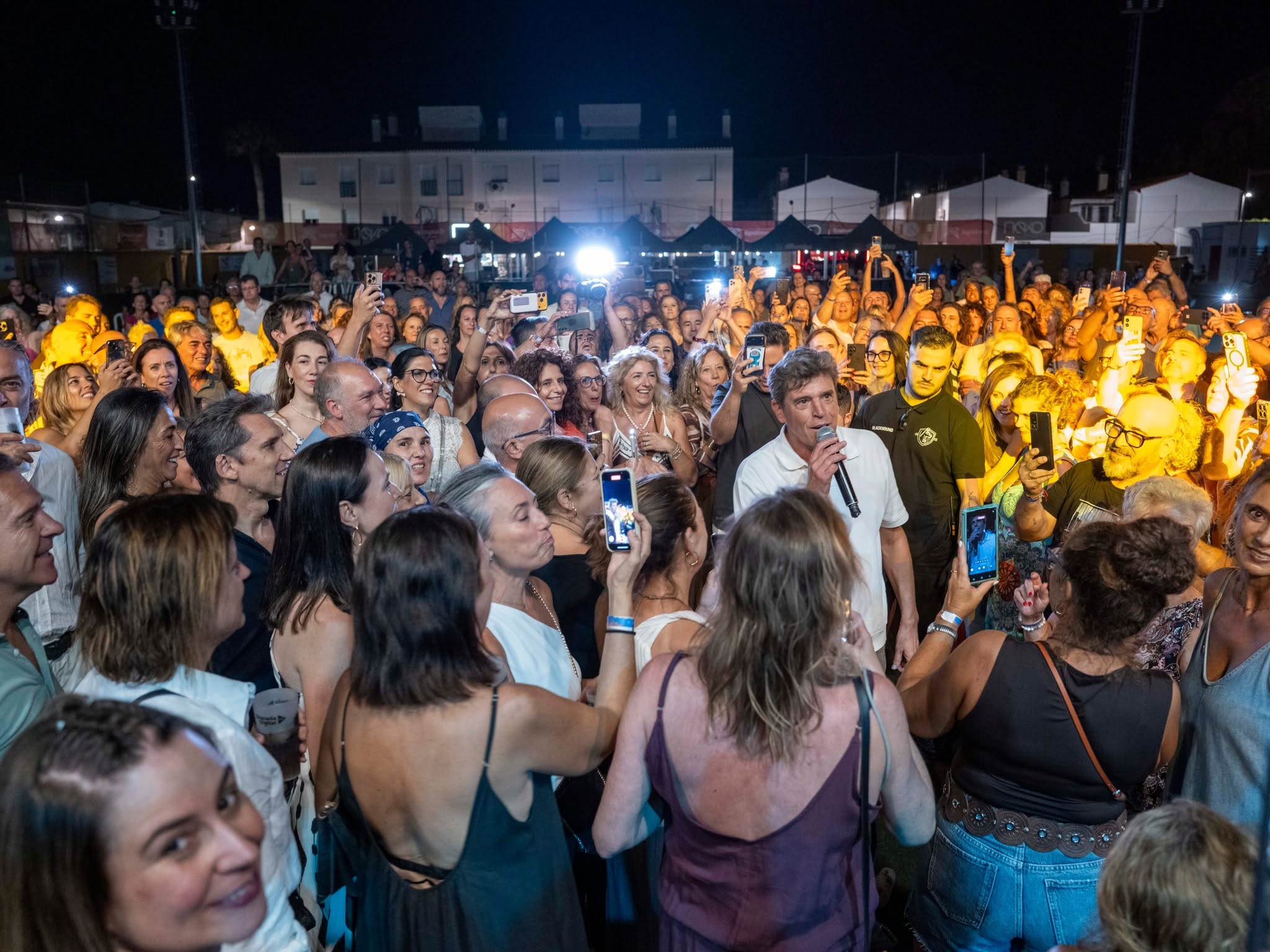 motril-el-onda-beach-festival-cerro-su-edicion-con-una-noche-inolvidable-y-un-rotundo-exito-de-publico-en-calahonda