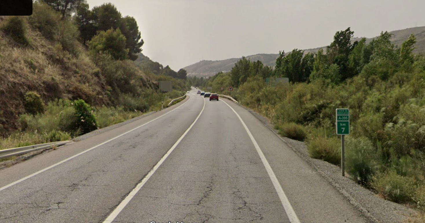 cuatro-trasladados-al-clinico-san-cecilio-tras-un-accidente-en-la-a-395-en-cenes-de-la-vega
