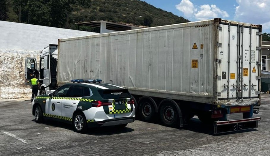 garnada-cazado-al-volante-de-un-camion-en-la-a-44-con-una-tasa-de-alcohol-seis-veces-superior-a-la-permitida