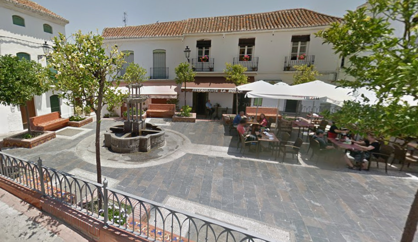 el-casco-antiguo-de-salobrena-reclama-un-refuerzo-de-la-limpieza-ante-el-aumento-de-poblacion-en-verano