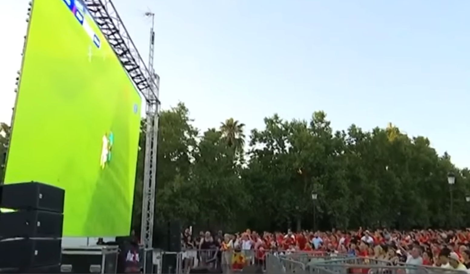 granada-dos-pantallas-gigantes-y-un-centenar-de-agentes-para-seguir-la-final-del-mundial