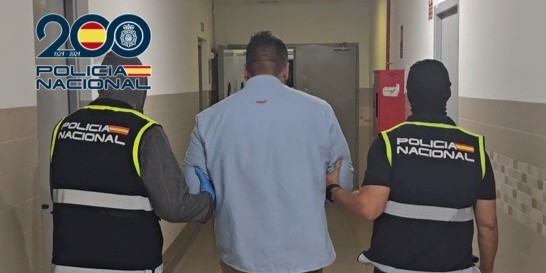granada-siete-detenidos-por-agredir-a-un-joven-que-portaba-una-bandera-de-la-segunda-republica