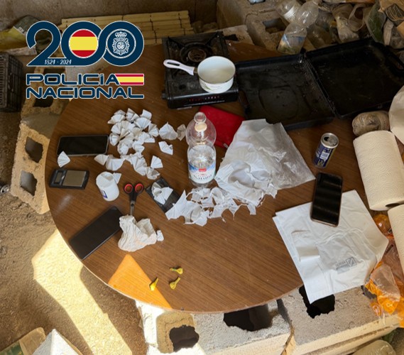 granada-detenidos-dos-hombres-en-baza-cuando-cortaban-cocaina-para-venderla-por-el-metodo-de-la-telecoca