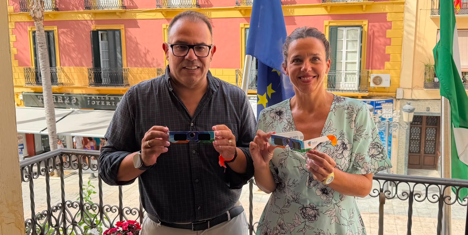 almunecar-y-la-herradura-se-preparan-para-el-historico-eclipse-solar-con-reparto-gratuito-de-gafas