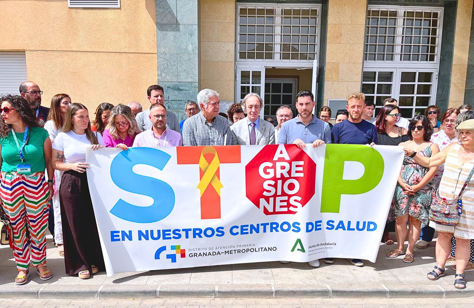 granada-sanitarios-de-durcal-se-plantan-tras-la-agresion-al-equipo-de-urgencias-no-a-la-violencia