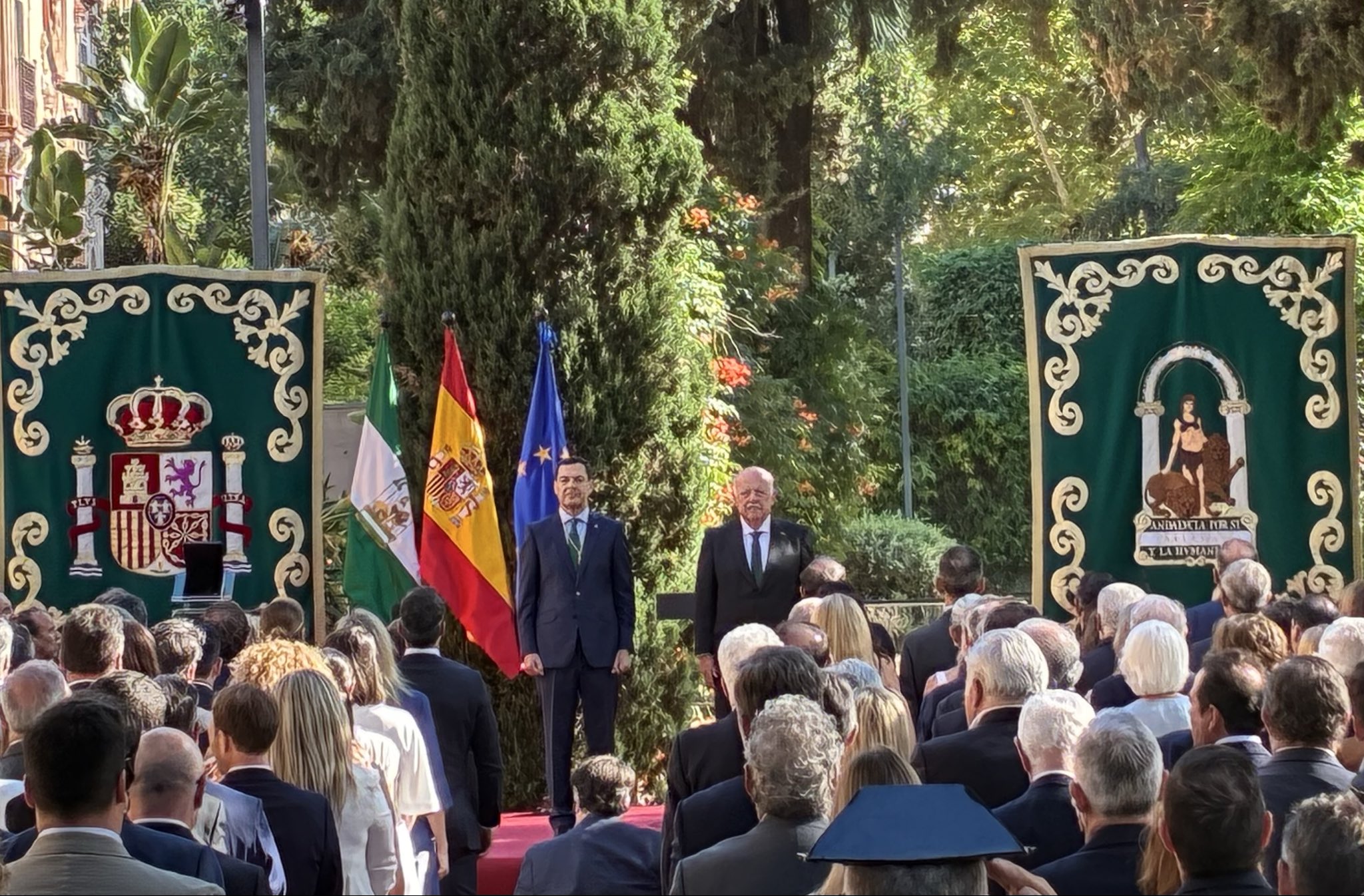 juanma-moreno-toma-posesion-como-presidente-y-reivindica-la-via-andaluza-del-dialogo-y-el-consenso