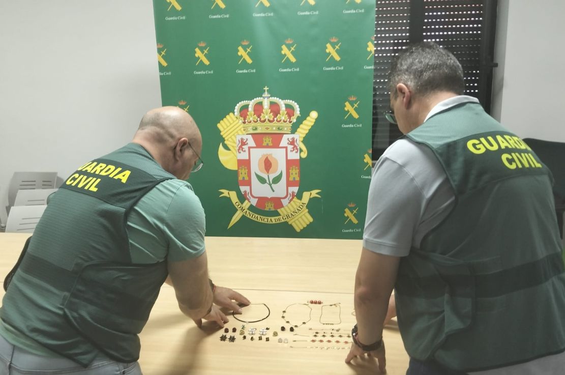 baza-cuatro-detenidos-por-asaltar-a-personas-mayores-con-el-metodo-del-abrazo-carinoso-en-granada