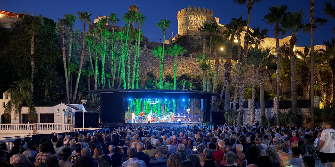 almunecar-se-rinde-al-talento-de-paquito-drivera-en-el-estreno-del-festival-jazz-en-la-costa