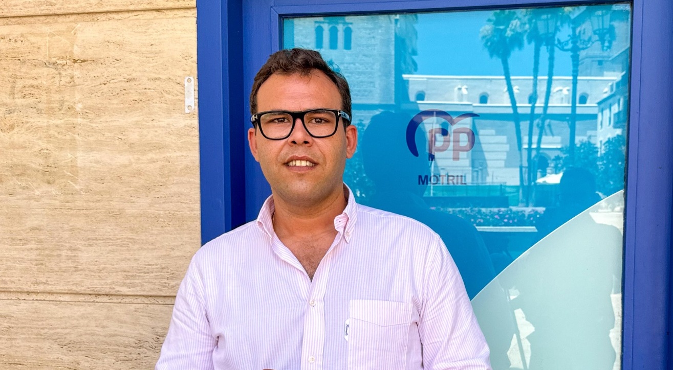 el-pp-de-motril-defiende-las-pulseras-contra-los-golpes-de-calor-y-acusa-a-iu-de-anteponer-la-confrontacion-politica-a-la-seguridad-de-los-trabajadores