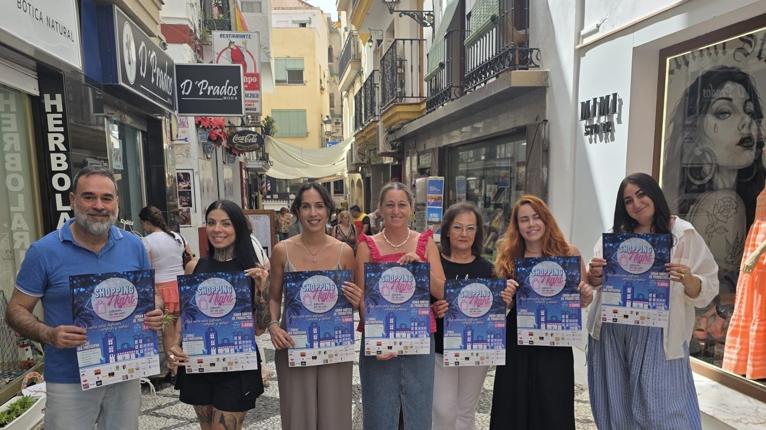 las-tiendas-de-almunecar-no-echaran-el-cierre-hasta-las-dos-de-la-madrugada