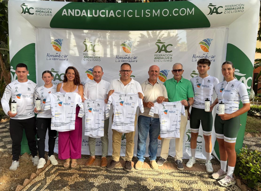 almunecar-la-herradura-lucira-en-los-maillots-de-la-seleccion-andaluza-de-ciclismo