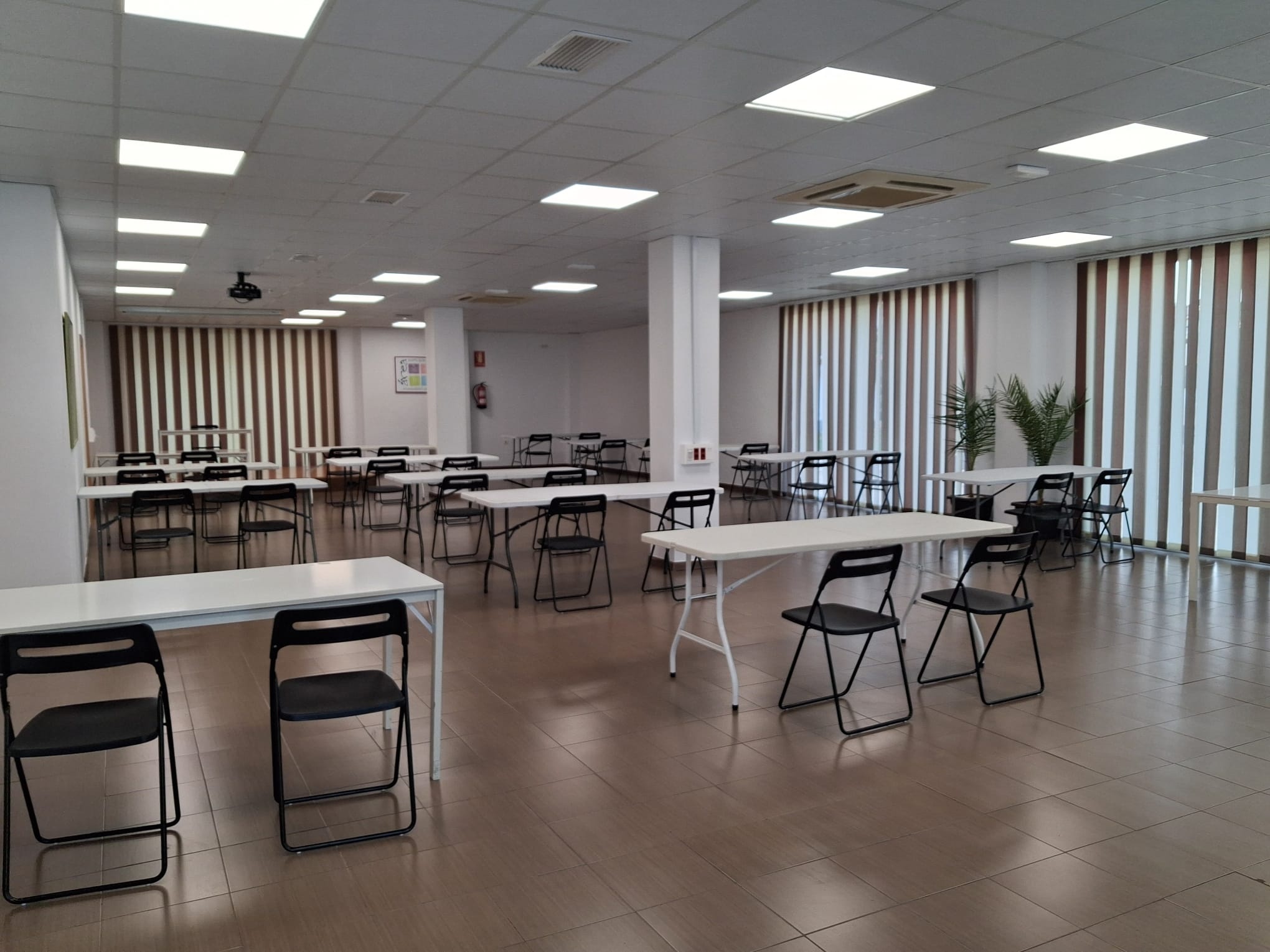 motril-el-edificio-de-la-matraquilla-ya-esta-preparado-como-sala-de-estudio-durante-las-tardes-del-mes-de-agosto