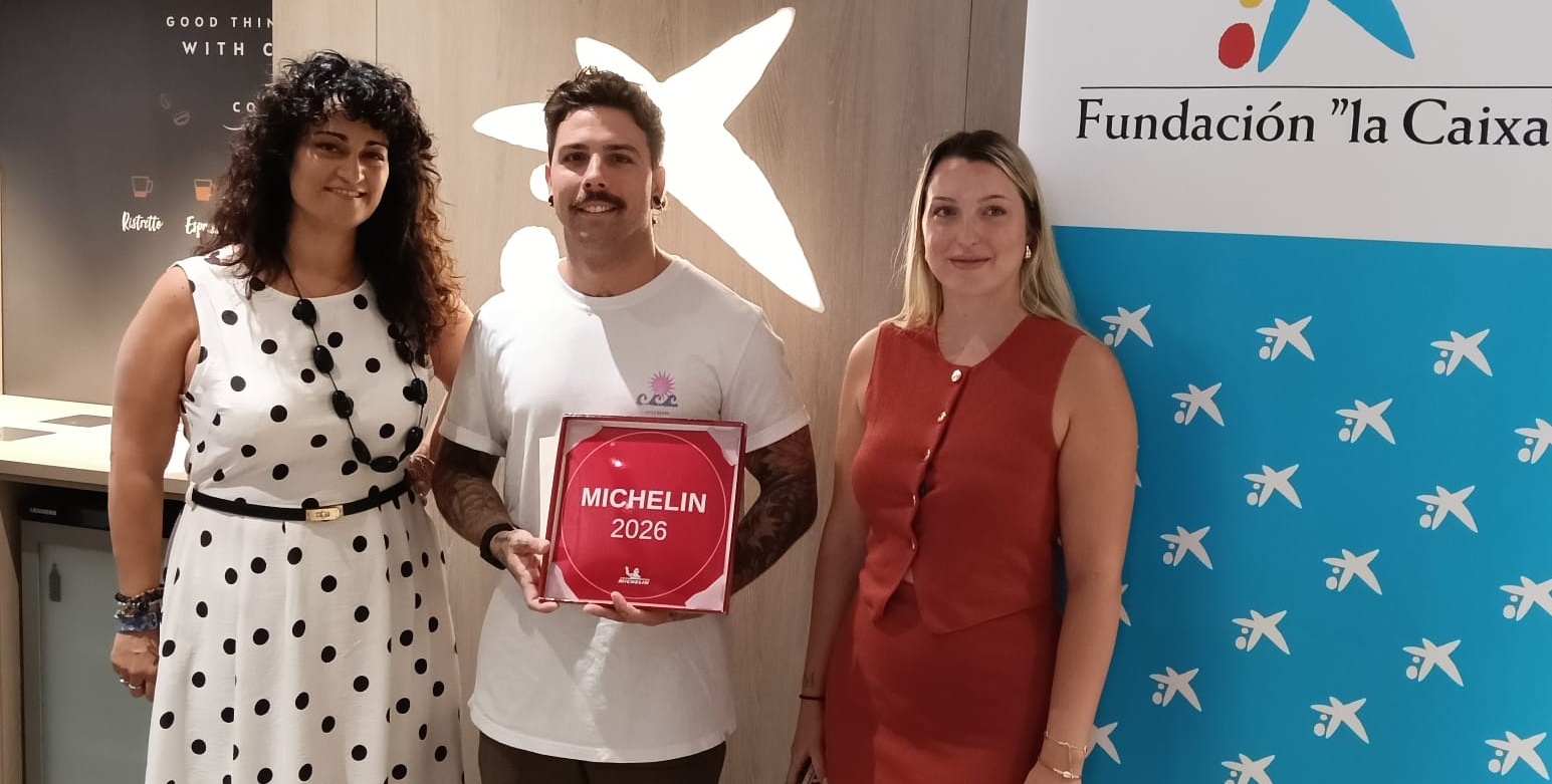 motril-caixabank-distingue-a-ivan-mateo-con-la-placa-michelin-de-espacio-ime