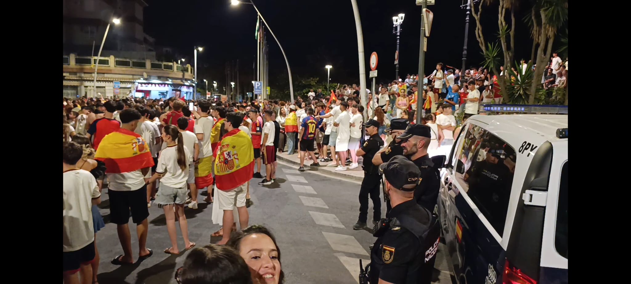 motril-se-echa-a-la-calle-para-celebrar-una-espana-unida-por-el-futbol-y-a-un-paso-de-la-gloria-mundial