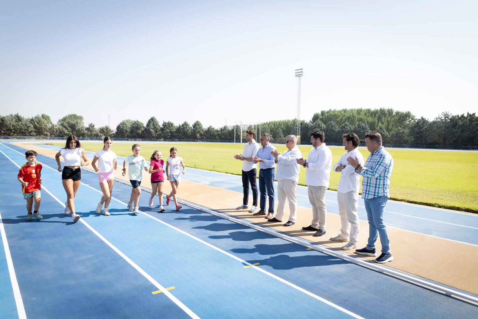 diputacion-la-reforma-integral-de-la-pista-paquillo-fernandez-convierte-a-guadix-en-referente-del-atletismo-andaluz