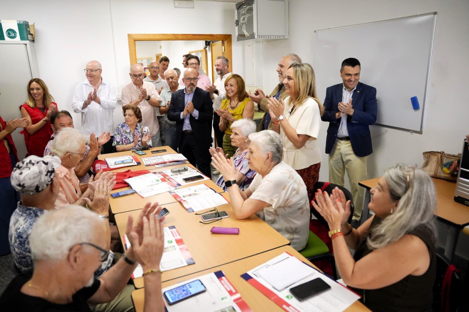 mas-de-200-mayores-de-granada-mejoran-sus-competencias-digitales-gracias-al-programa-rompiendo-la-brecha