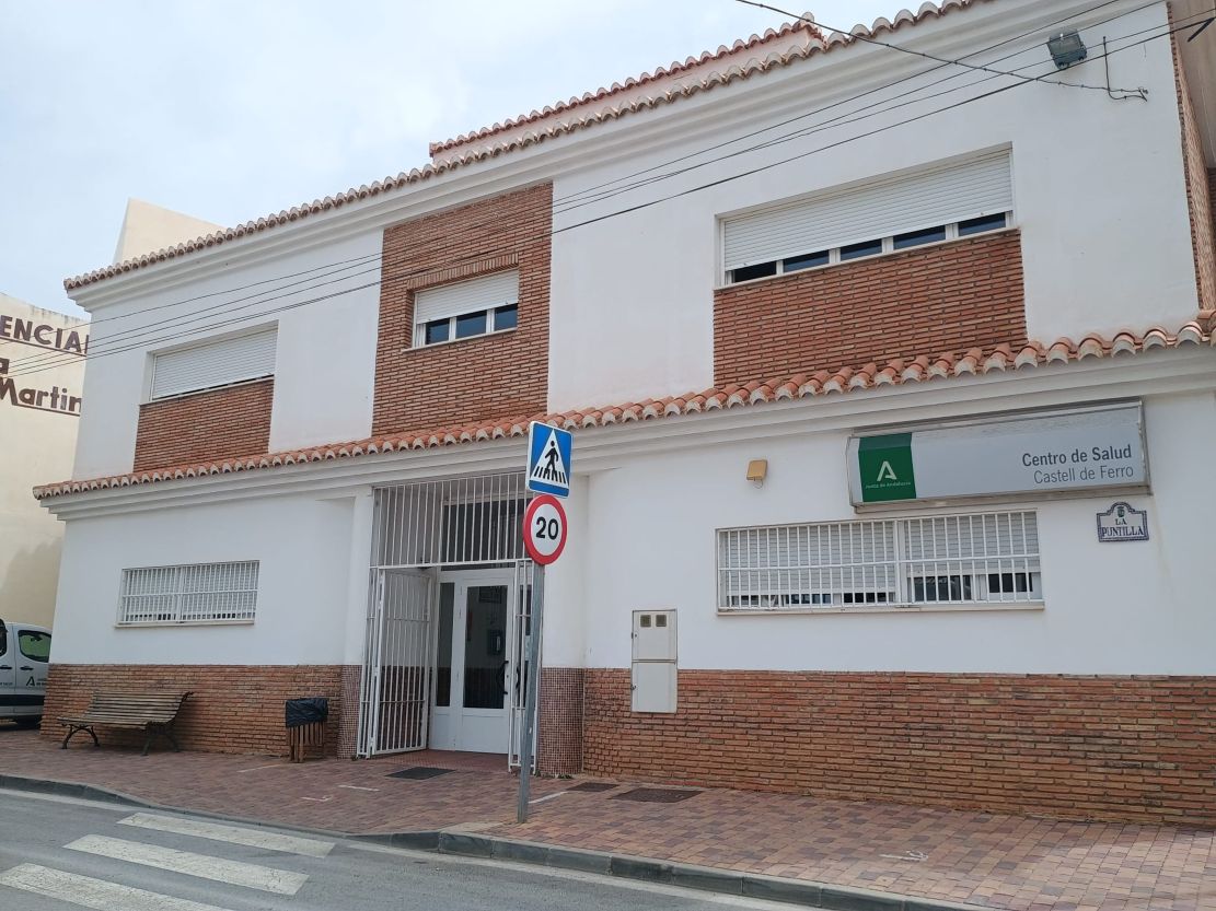 el-pleno-de-gualchos-castell-de-ferro-exige-por-unanimidad-reforzar-las-urgencias-con-un-segundo-equipo-medico