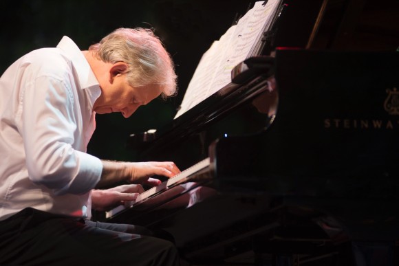 wim-mertens-vuelve-a-salobrena-35-anos-despues-para-un-cierre-inolvidable-del-festival-tendencias