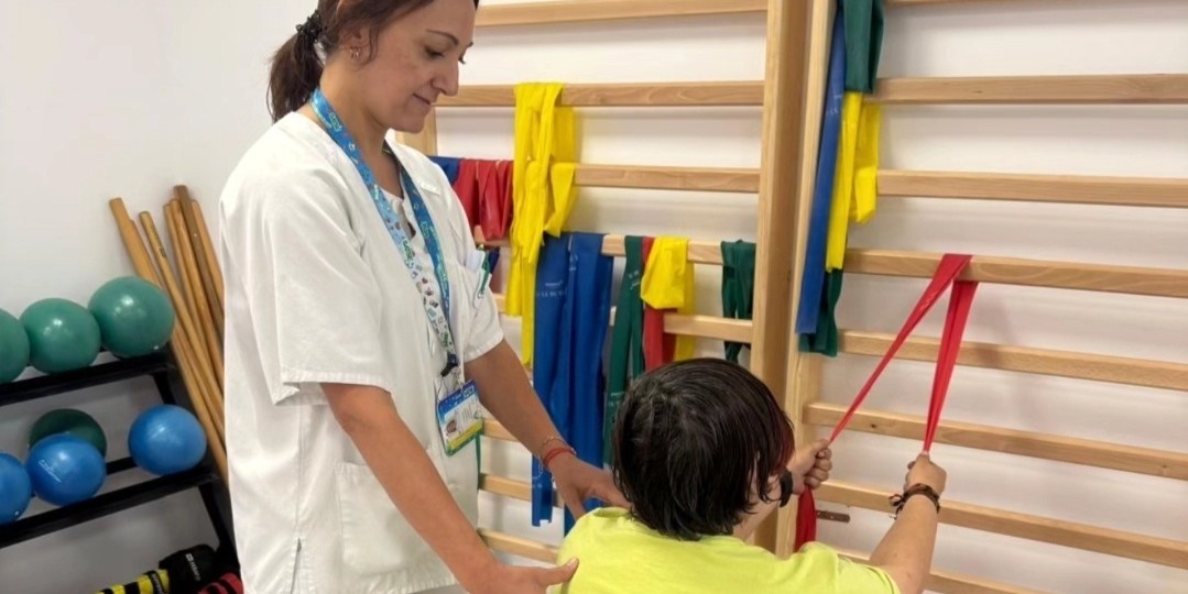 la-nueva-sala-de-fisioterapia-de-motril-mejora-la-atencion-al-paciente-y-reduce-derivaciones-al-hospital-santa-ana