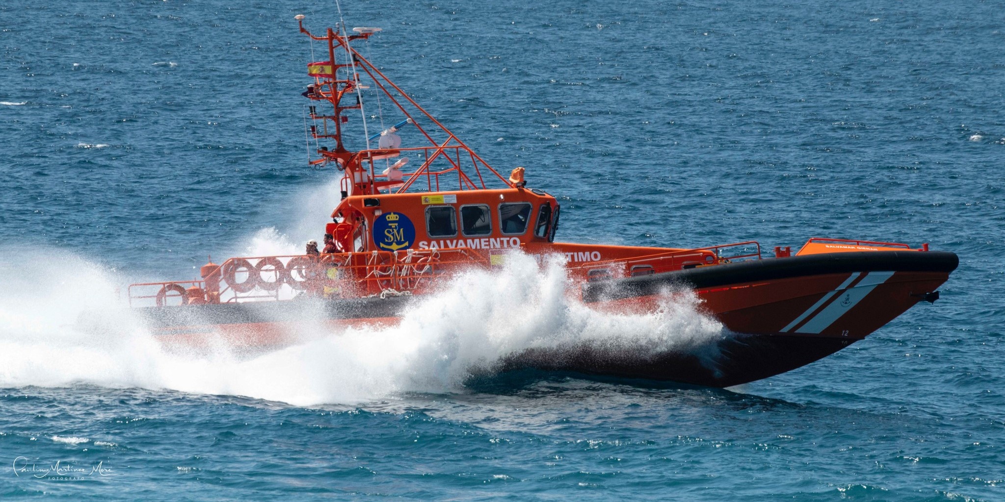 rescate-a-unas-20-millas-de-motril-la-lancha-salvamar-gienah-de-salvamento-maritimo-evacua-a-un-pescador-herido-del-costa-agua-amarga