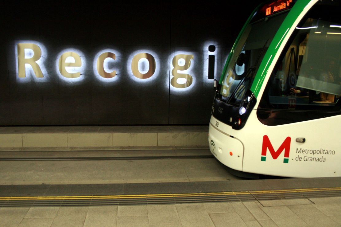 el-metro-de-granada-ahorra-mas-de-62-000-euros-al-ano-al-sustituir-toda-su-iluminacion-por-tecnologia-led