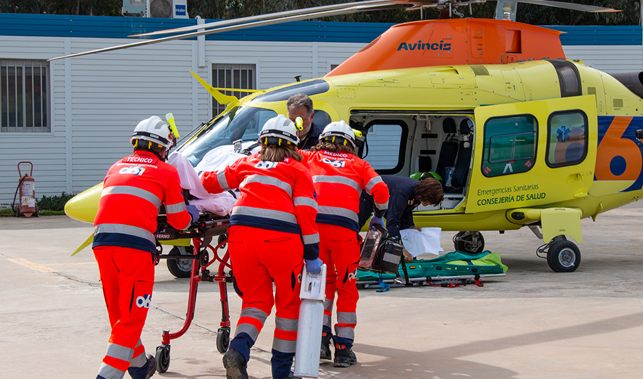 salobrena-una-deflagracion-deja-a-una-mujer-herida-grave-evacuada-en-helicoptero-a-sevilla