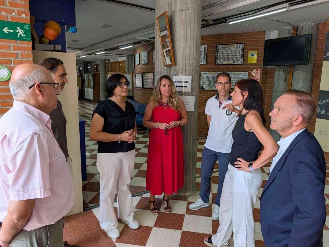 la-junta-invierte-100-000-euros-en-un-ascensor-exterior-para-mejorar-la-accesibilidad-del-ies-generalife-de-granada