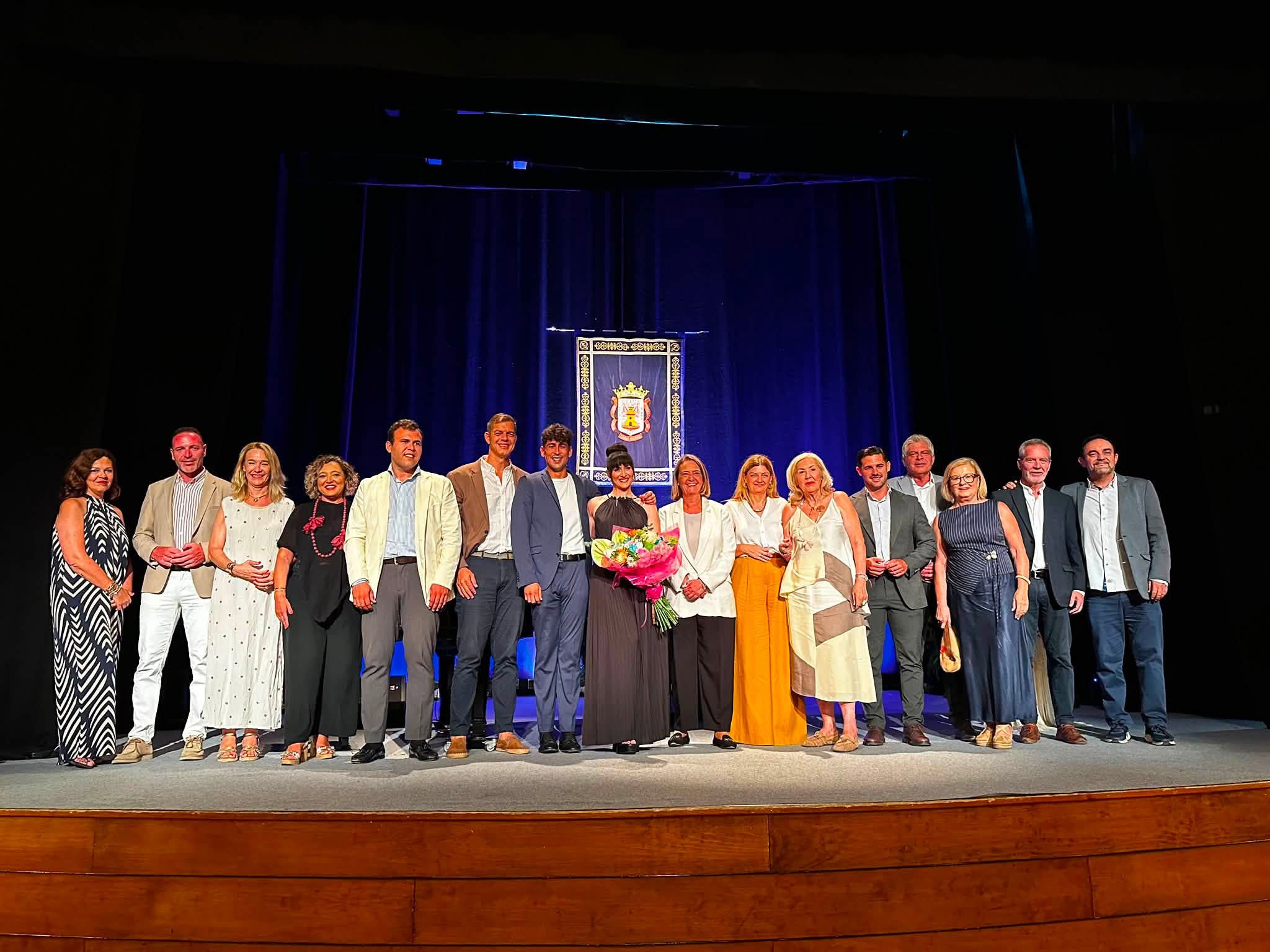 motril-maria-cobos-pone-voz-emocion-y-corazon-al-comienzo-de-las-fiestas-patronales