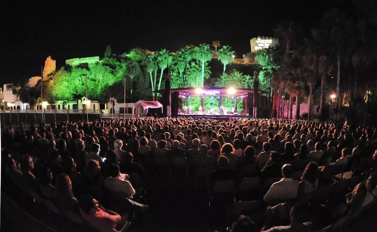 almunecar-manuel-linan-arco-alba-moreno-y-nani-cortes-ponen-nombre-a-la-recta-final-de-la-cana-flamenca