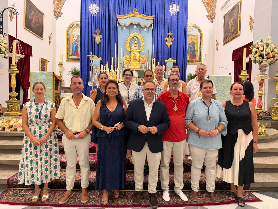 almunecar-se-enciende-por-su-patrona-polvora-mar-y-devocion-para-la-gran-noche-de-la-virgen-de-la-antigua