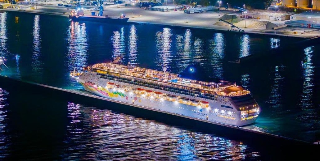 el-norwegian-sky-toma-el-relevo-del-norwegian-dawn-y-refuerza-el-papel-de-motril-como-escala-de-cruceros