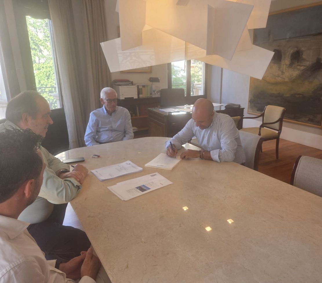 otura-incorpora-a-su-patrimonio-municipal-el-historico-almacen-de-los-ajos-mediante-una-permuta-a-coste-cero